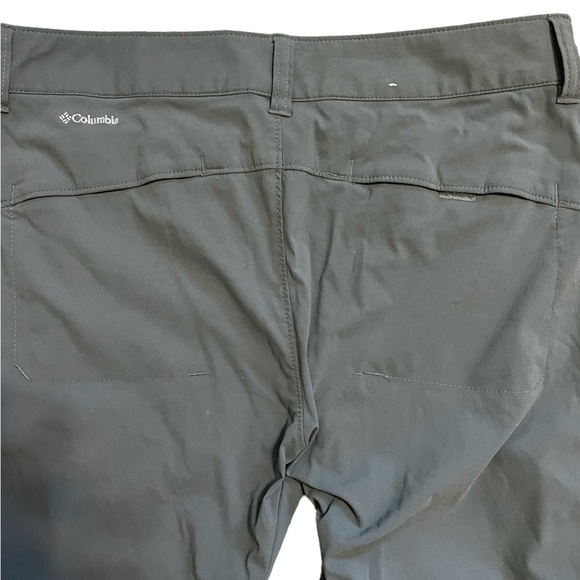 Women’s size 10 convertible pants/shorts worn once grey - Picture 2 of 8